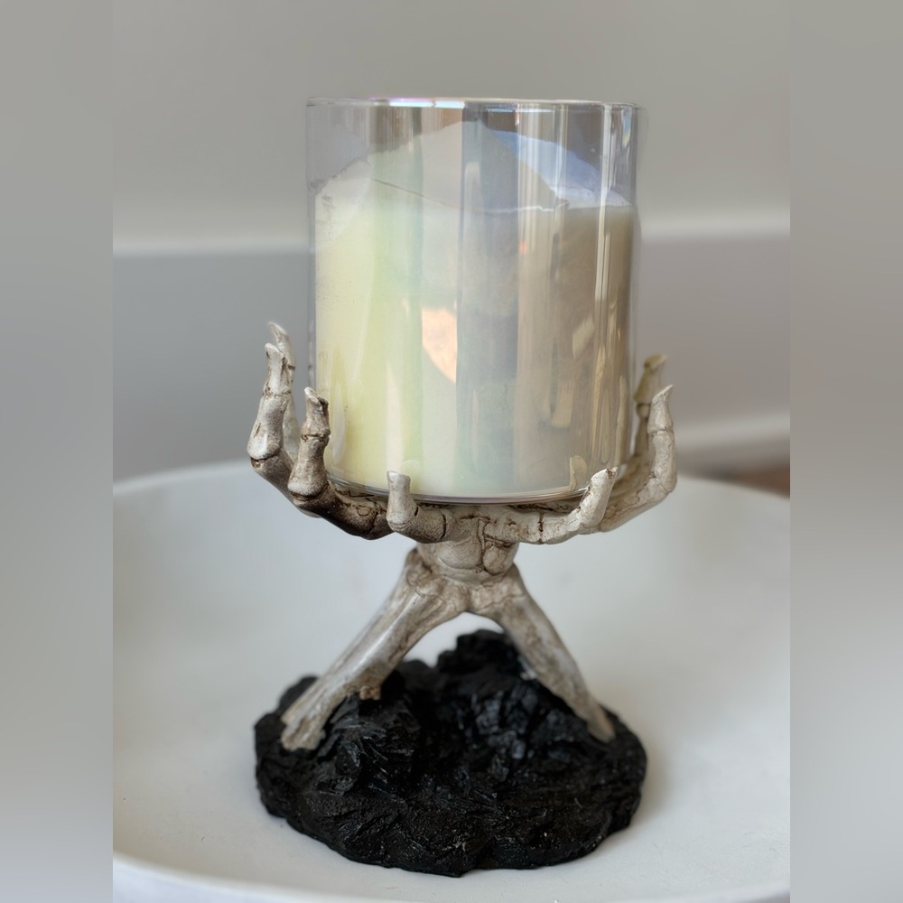 Yankee Skull Hand Candle Stand/ Holder 💀 🕯️Halloween Decor